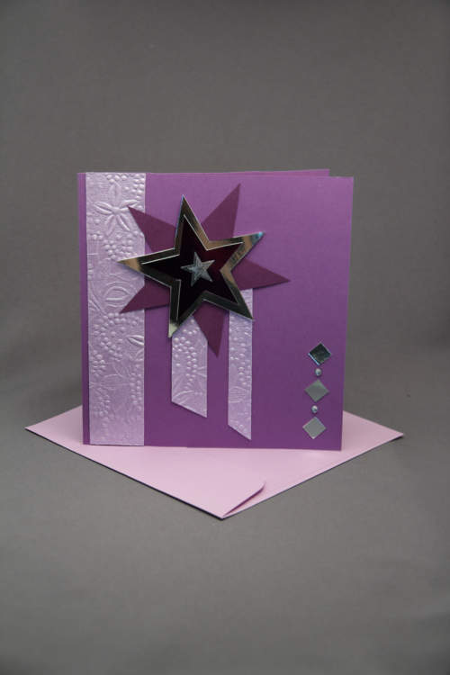 Weihnachtskarte lila mit Doppelstern