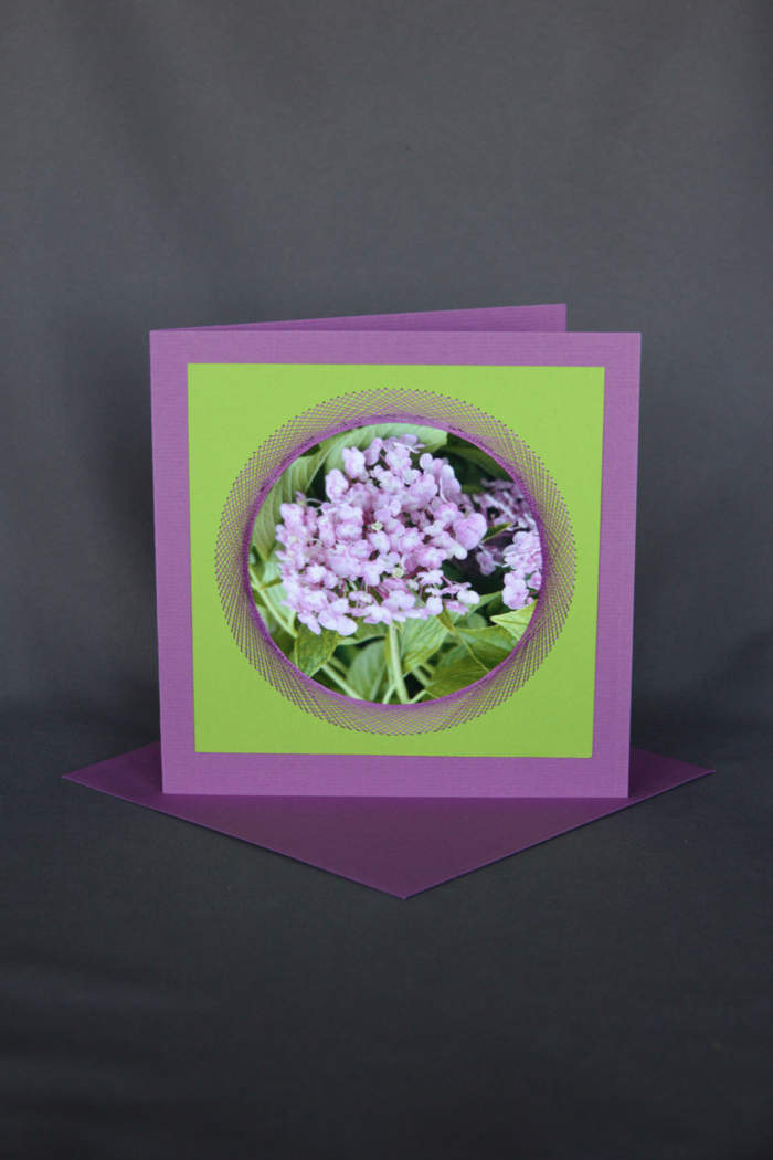 Blumenkarte mit violetten Fliederhortensien