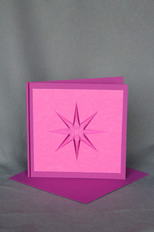 Pinker Stern auf Weihnachtskarte